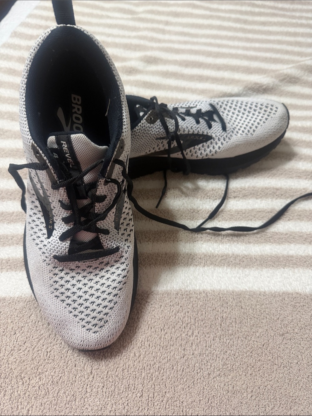 Brooks Women’s Running Shoes - White & Black